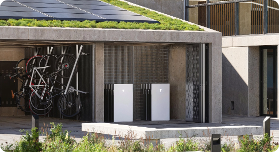 Tesla_PW_UK_Commercial_DAY_CROP_03
